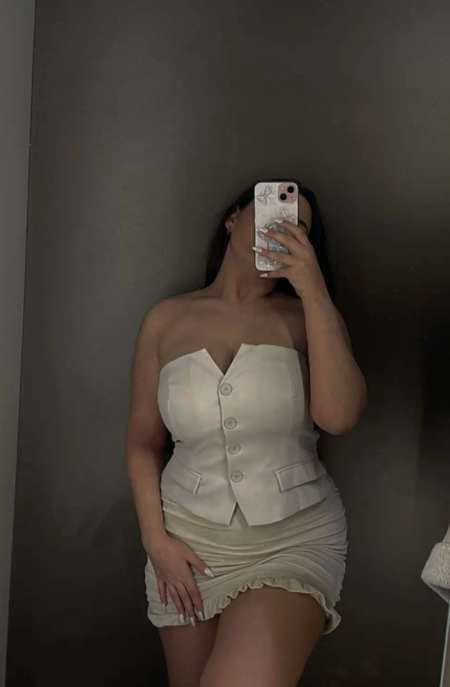 Victorya belle fran�aise au yeux bleus et brune