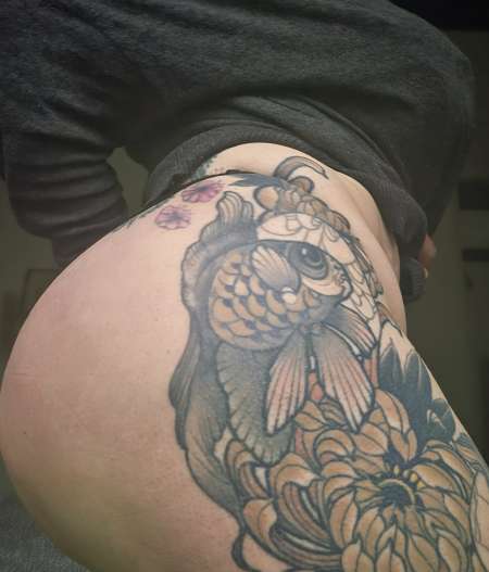 Francaise brunette massages coquins