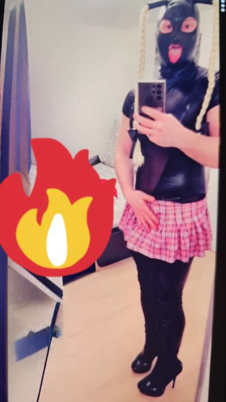 Jeune Travestie sexy lisse pour Mek BM TBM