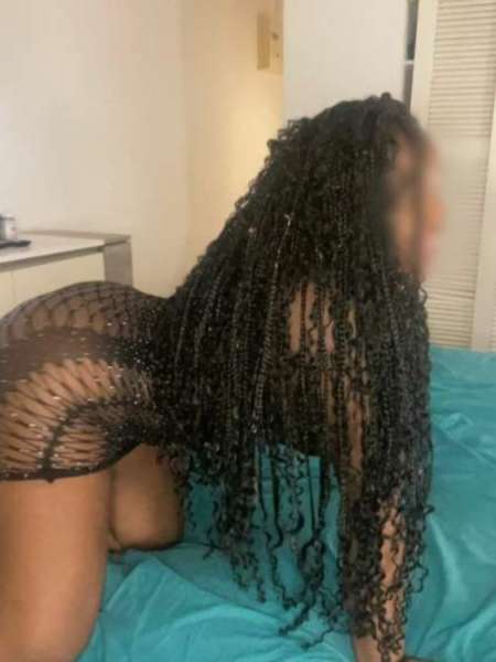 Samira la bonne suceuse dispo