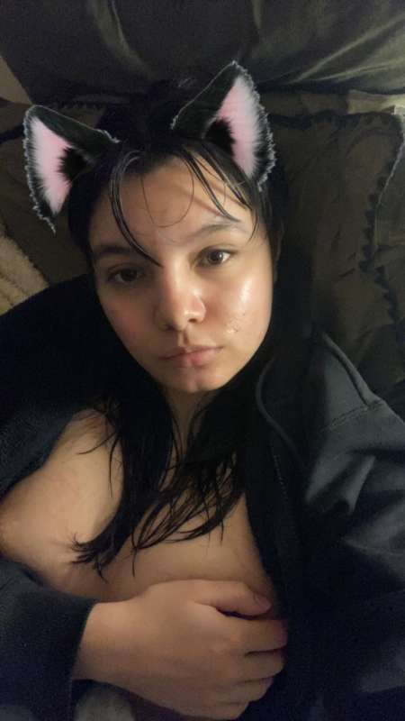 Jeune chatte recherche une sugar mommy