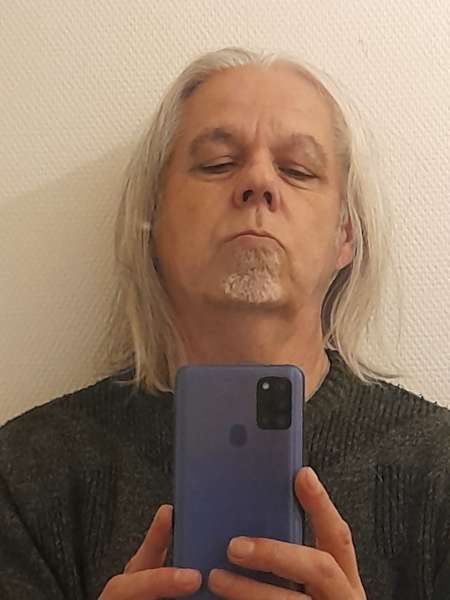 Homme m�r viril recherche couple ou femme coquine.