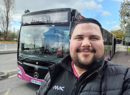 Jeune hommes recherche une jeune femme