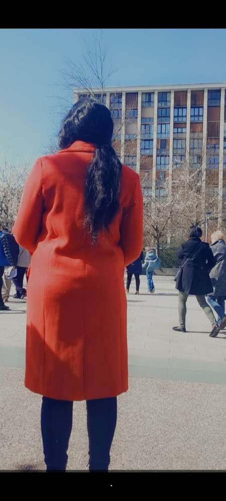 �change complice, discret