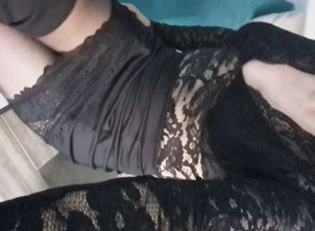 Sabrina travestie pas mal physiquement re�oi