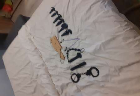 RECHERCHE FEMME DEBUTANTE EN DOMINATION