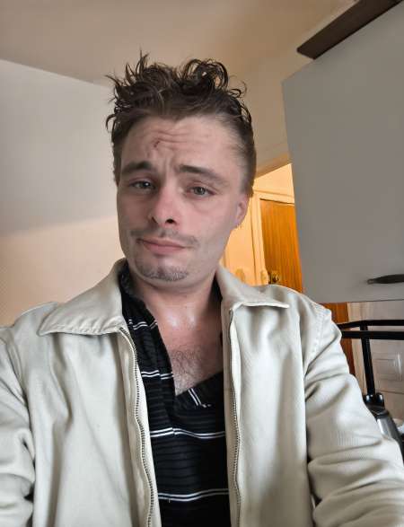homme 32 ANS chercher compagnie et partage