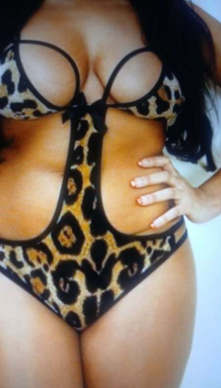 Femme seins g�n�reuse ;