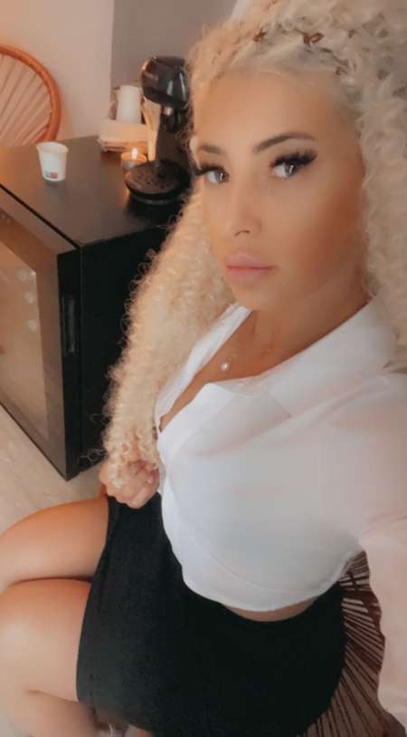 Charmantres Masseuse naturiste