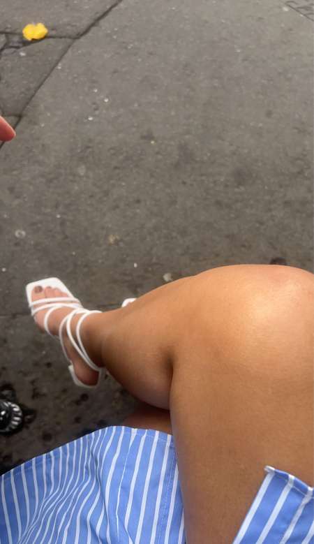 D�esse c�leste � honorer cherche son d�vou�