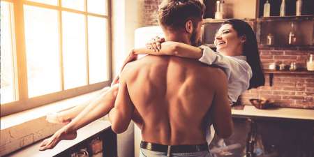 Jeune homme pour vous satisfaire