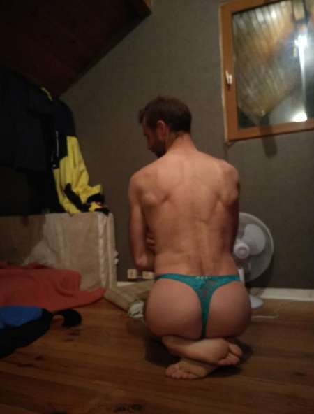 Jh 35ans, adepte du gode ceinture