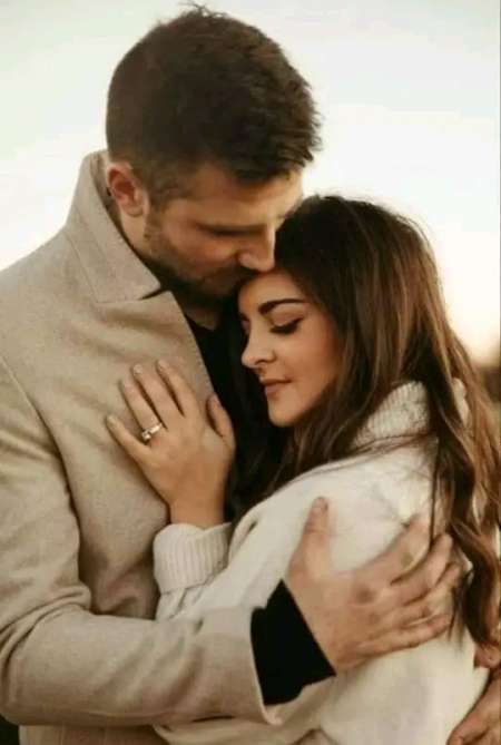 Femme veuve ou divorc�e pour relation durable