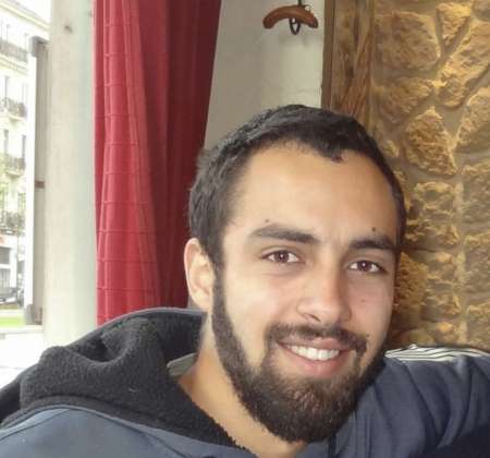 Jeune homme pour couple