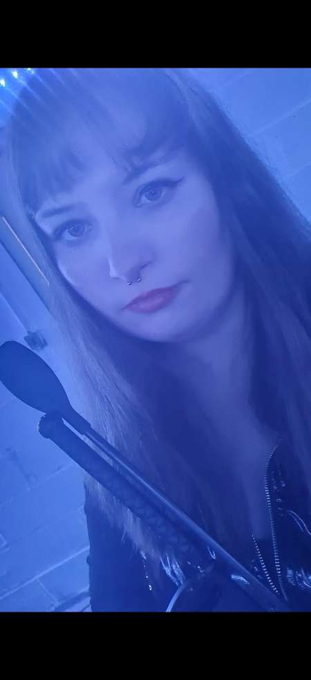 Ma�tresse Sady dominatrice et Nurse