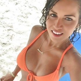 Jeune femme coquine partage photos et vid�os