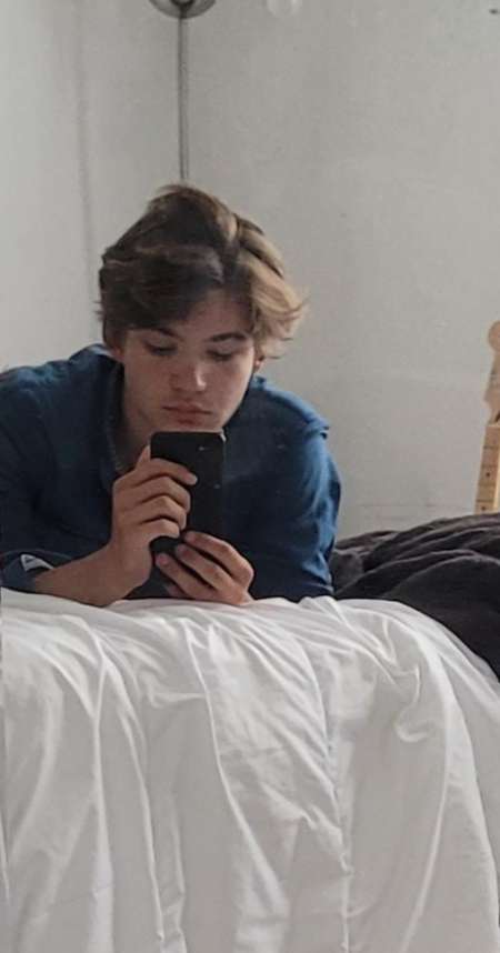 Jeune de 18ans cherche plan cul/echanges de nudes