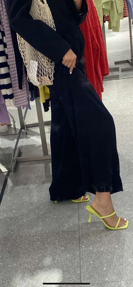  Poses les billets pour ta reine (money slave)