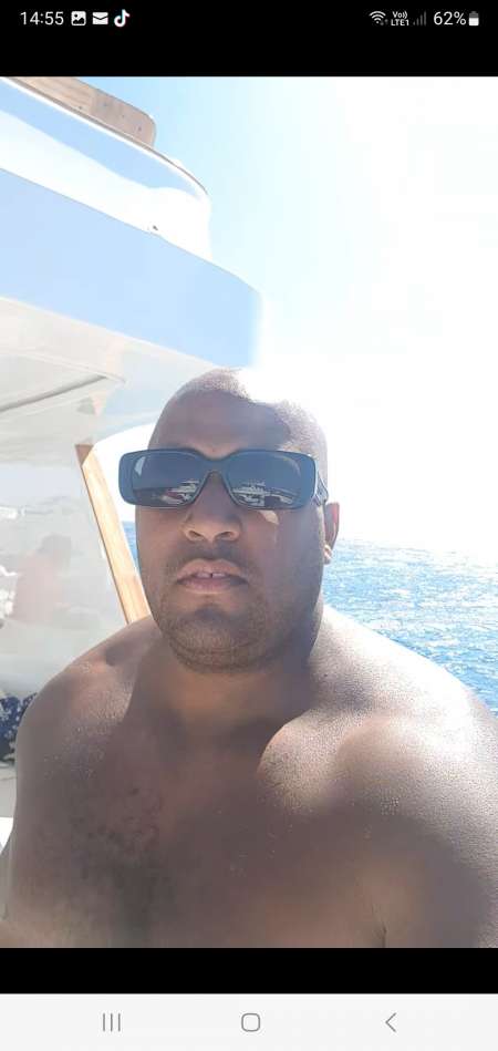  Jeune homme se d�place re�ois.... 30 ans antilliai
