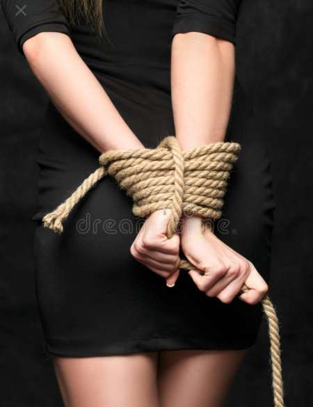 Pour je�ne femmes docile