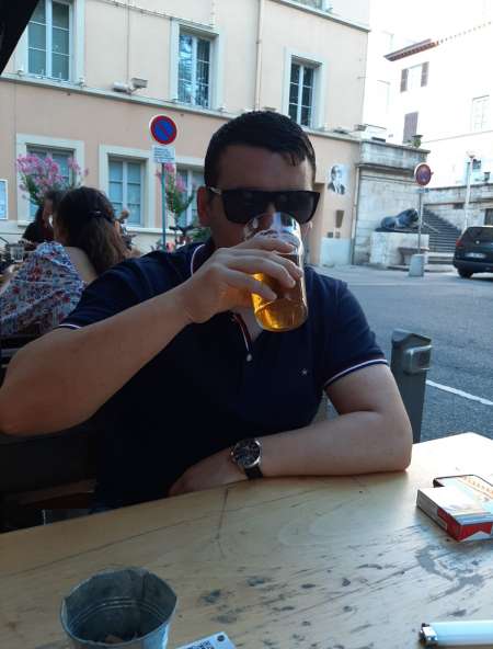 Je recherche un femme