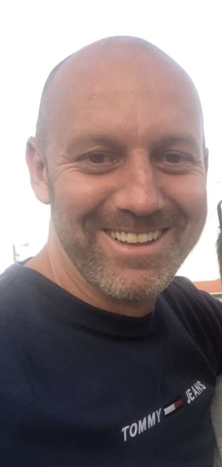  � votre service, gentleman et courtois