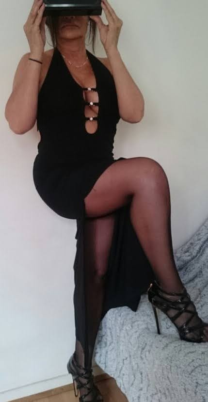 Jolie brune masseuse