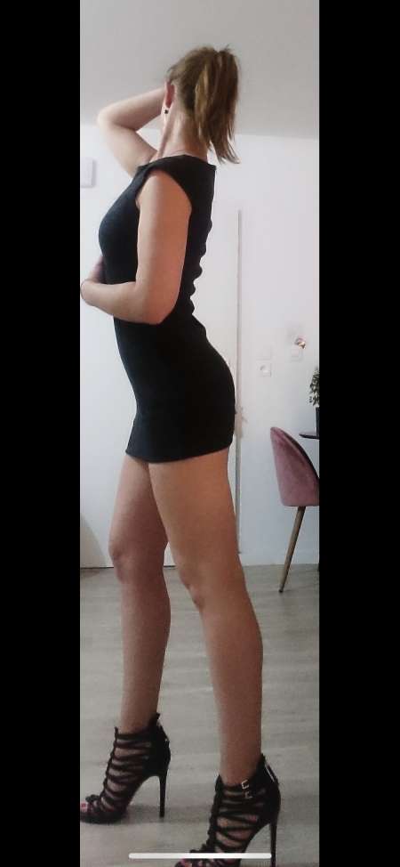 Femme aux ench�res pour moment en h�tel