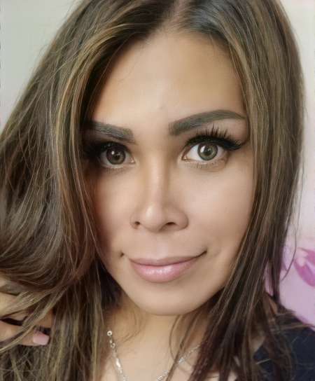 LARA d�licate transexuelle � la peau lisse a Reims