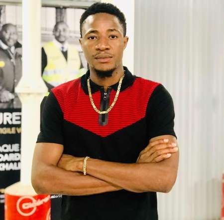 Jeune actif masseur avec local