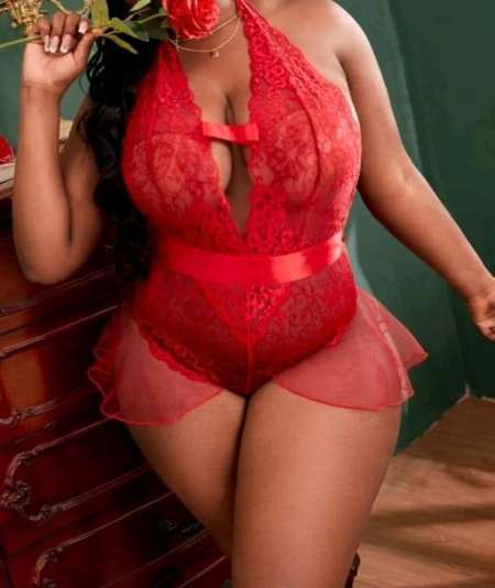 La belle Manuella femme black au doigt de f�e