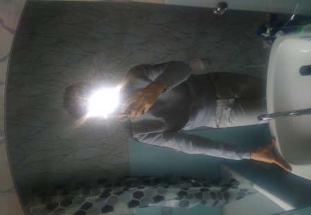 Je cherche une femme pour m'aider � me depuceler.