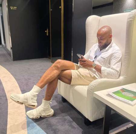 Jeune mec bien mont� pour tout vos fantasmes