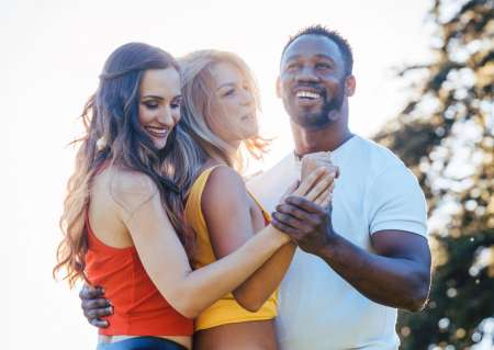 Couple mari� cherche un femme