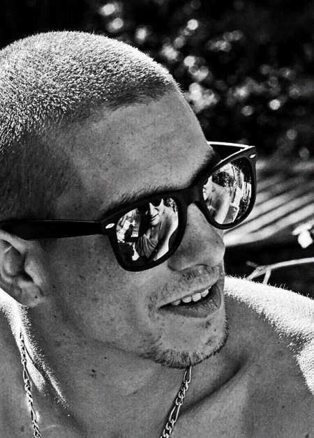 Jeune homme pour femme en manque