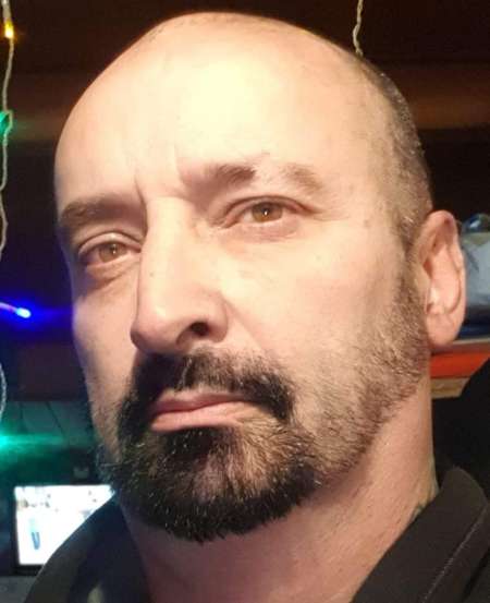 suis actif pour hommes ou femmes libre