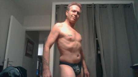  Homme actif re�oit tgirls et tourne dans films X