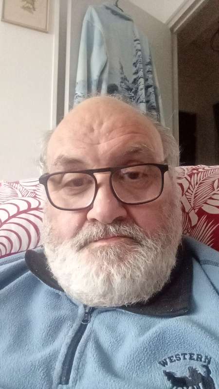 Daddy cherche partenaire pour une histoire ou plus