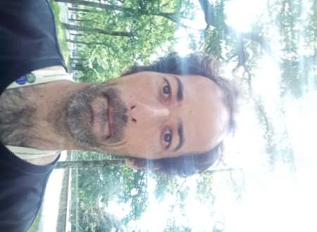 Une homme seul coquin aimant donner du plaisir