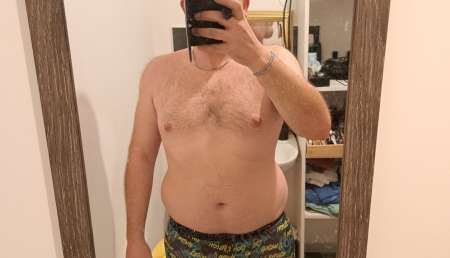 Jeune homme pour couple h�t�ro