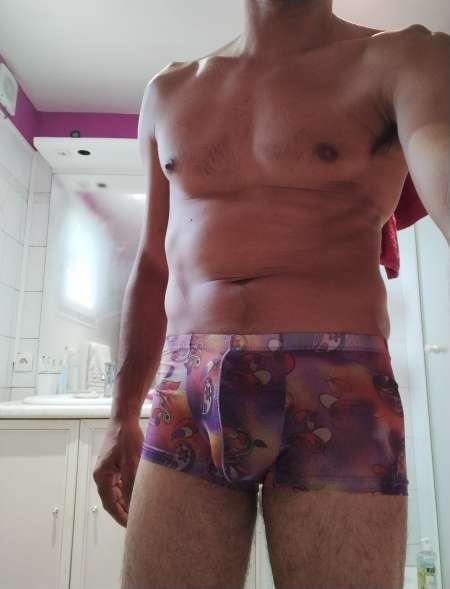 Homme BM latino pour moment coquin avec couple