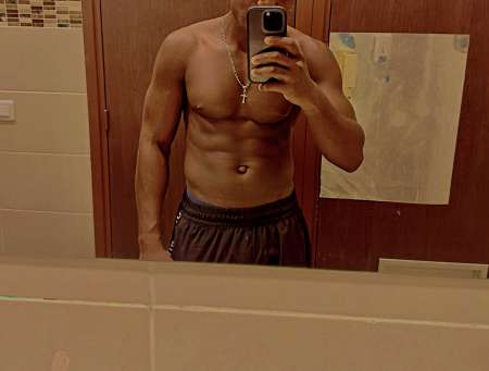 L�homme beau physique disponible pour te satisfare