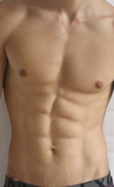 Jeune homme 21ans vierge 18cm cherche une maman