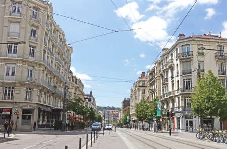 HommeChercheJeuneFemmeMajeurVenal