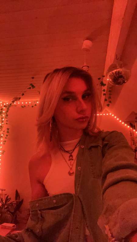 joli jeune transgenre