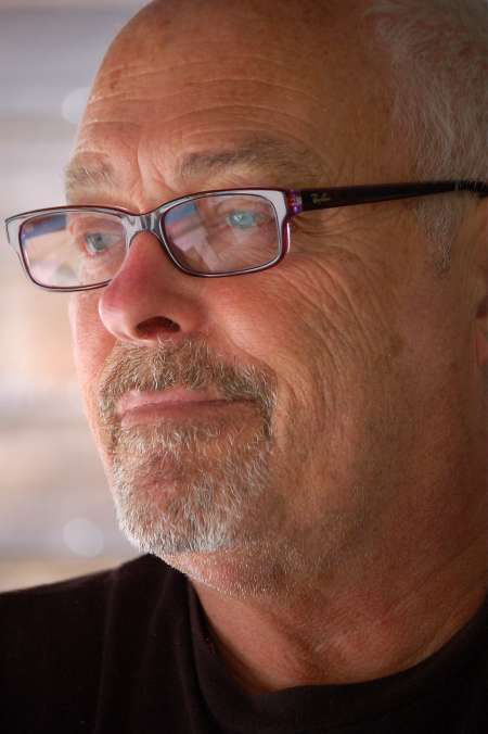 Homme 75 ans cherche femme mature avec peau douce,