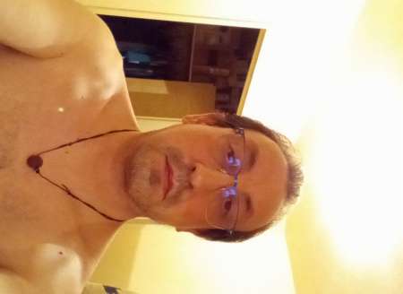 Bonjour, j'habite sur arles et je cherche une ma�t