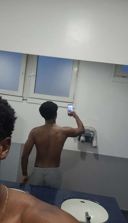 Guadeloupeen de 21 ans recherche femme plus ag�