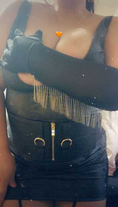  belle et pulpeuse Dana se d�place