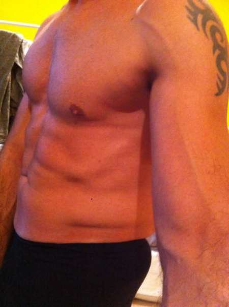 Homme athl�tique, raffin�, endurant, h�t�ro